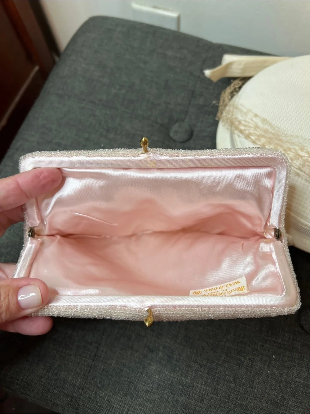 Walborg light pink Beaded Kiss-Lock Clutch